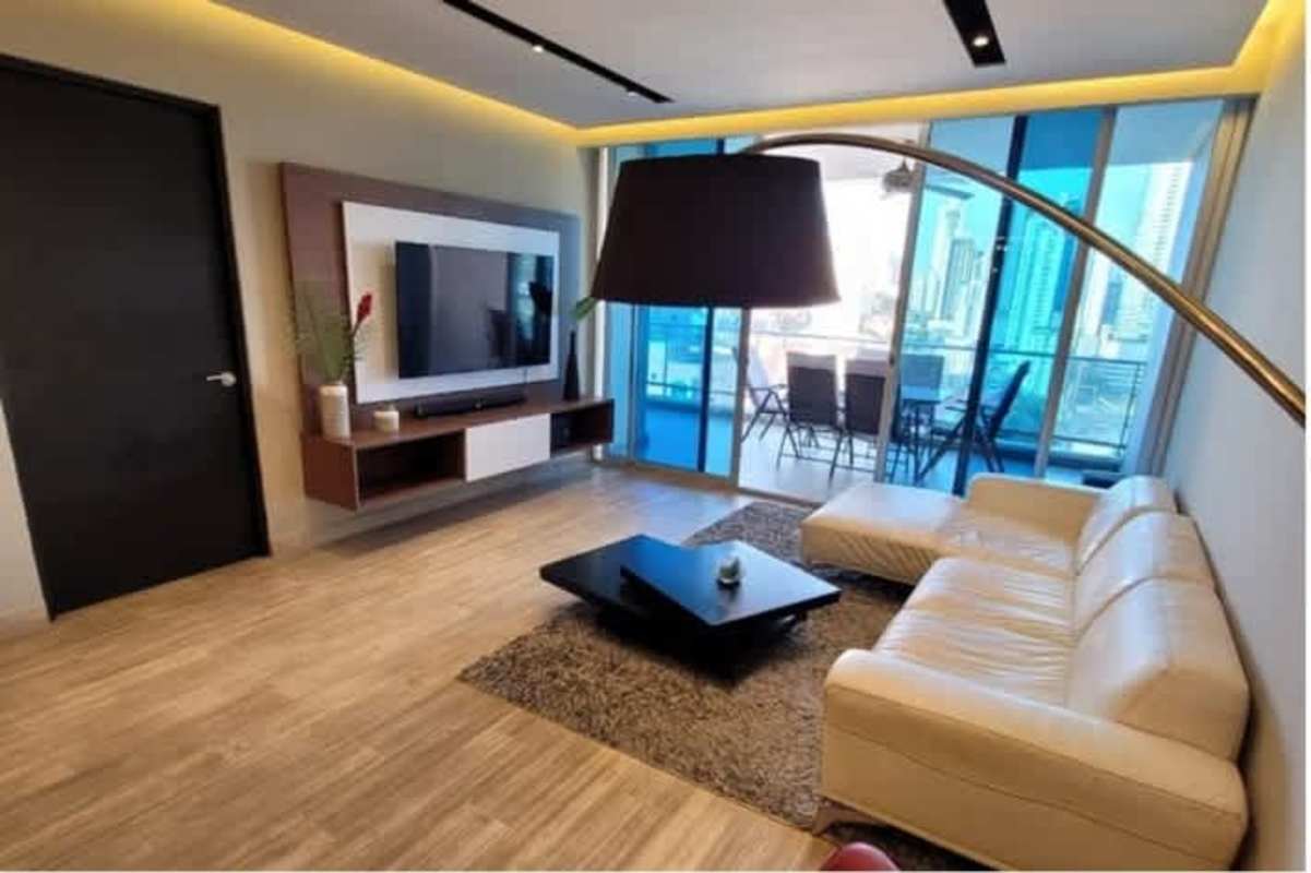 Fully equipped kitchen with granite breakfast bar and appliances PH Destiny Panama