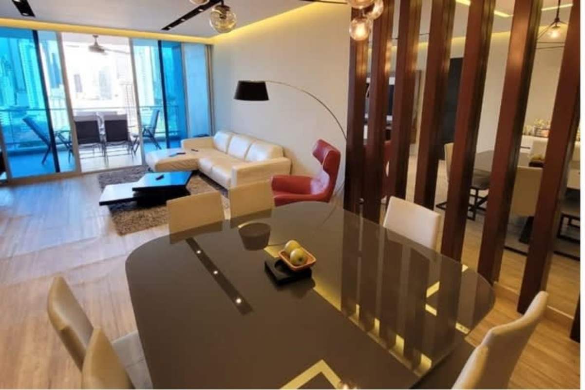 Modern bedroom with large windows and Pacific Ocean view PH Destiny Avenida Balboa Panama