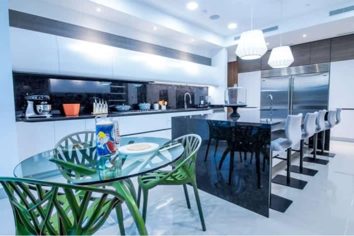 Luxury master bathroom with marble, twin vanities, soaking tub PH Santa María Panama