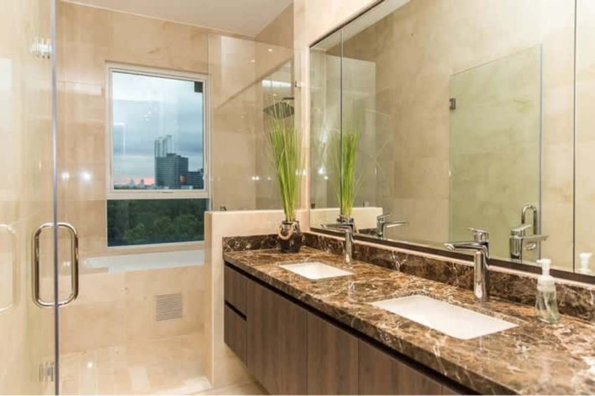 Contemporary bedroom with large window and minimalist furniture PH Apogeo Costa del Este