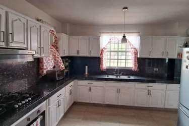 Bedroom with closet, AC unit, window curtains in Maria Leticia House Panama Oeste