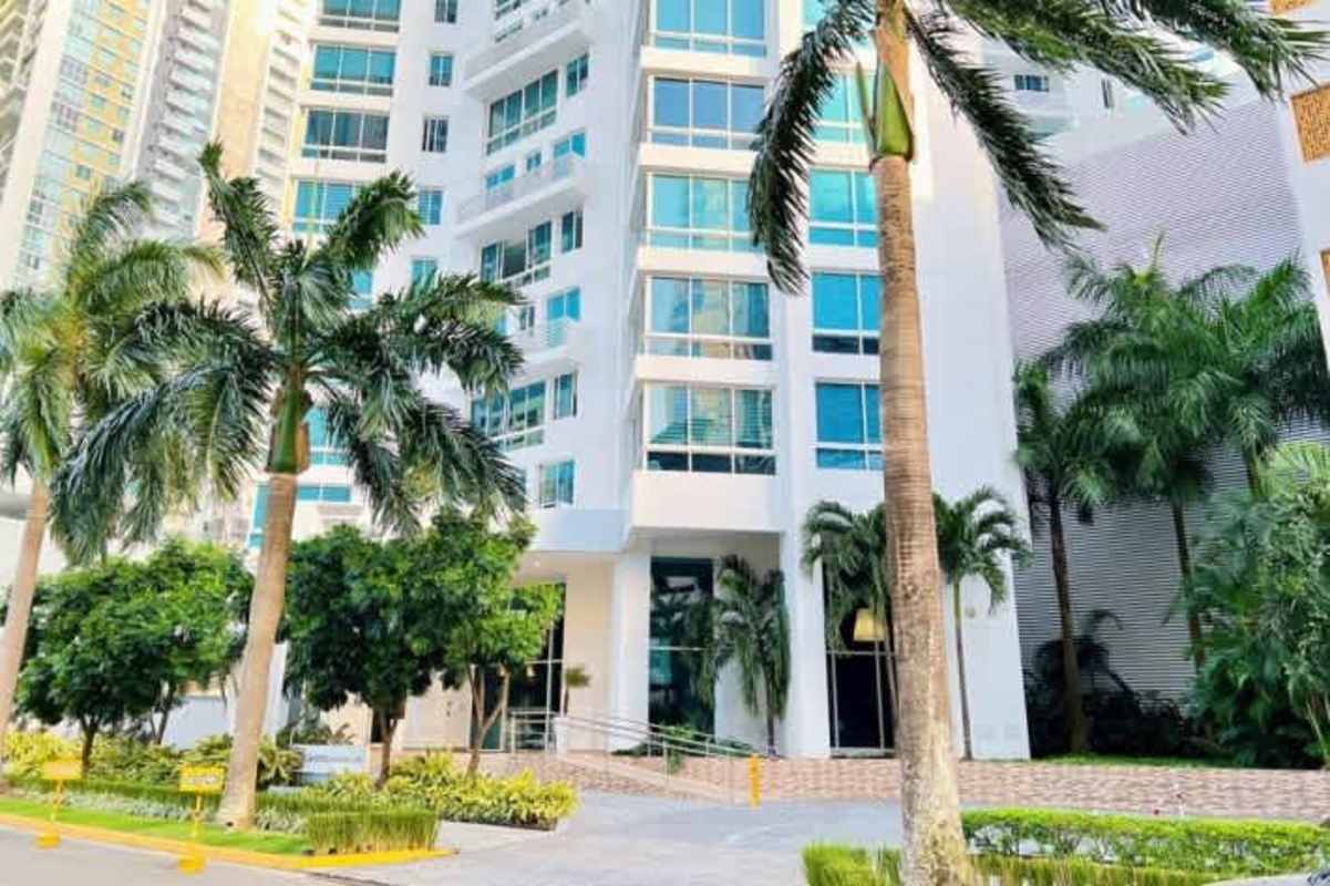 Modern entrance of PH Castellammare Costa del Este luxury condo tower in Panama