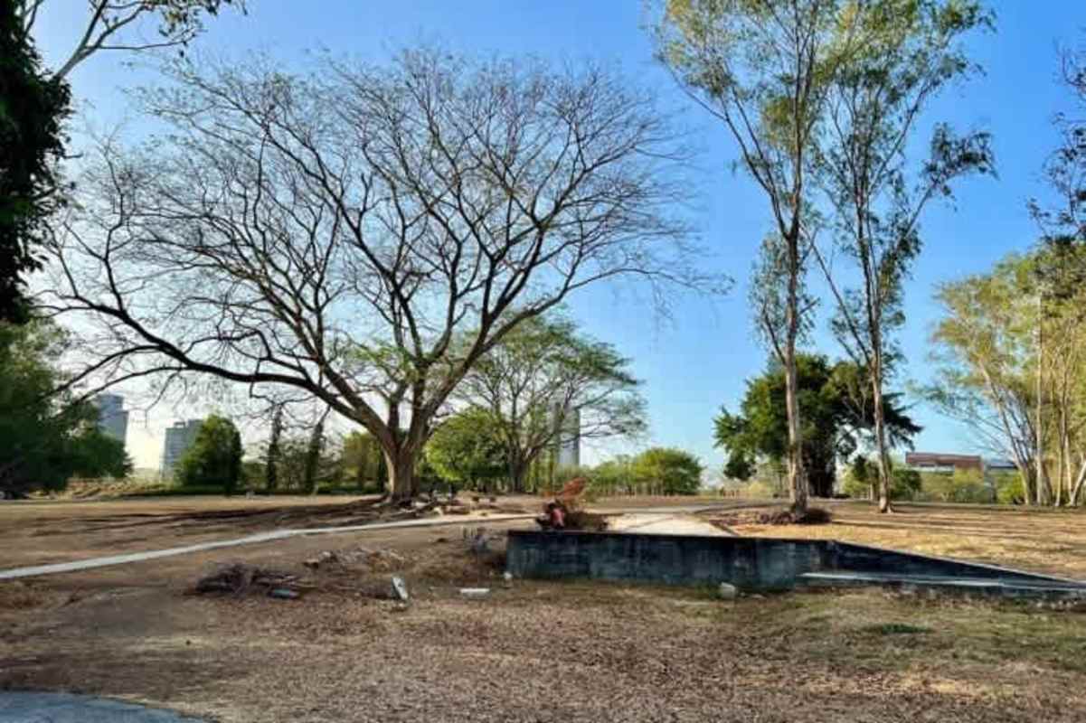 Elegant master bedroom with walk-in closet ocean views PH Titanium Costa del Este