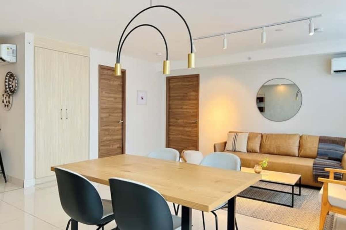 Main bedroom with large window, walk-in closet and city views in PH Isabella San Francisco