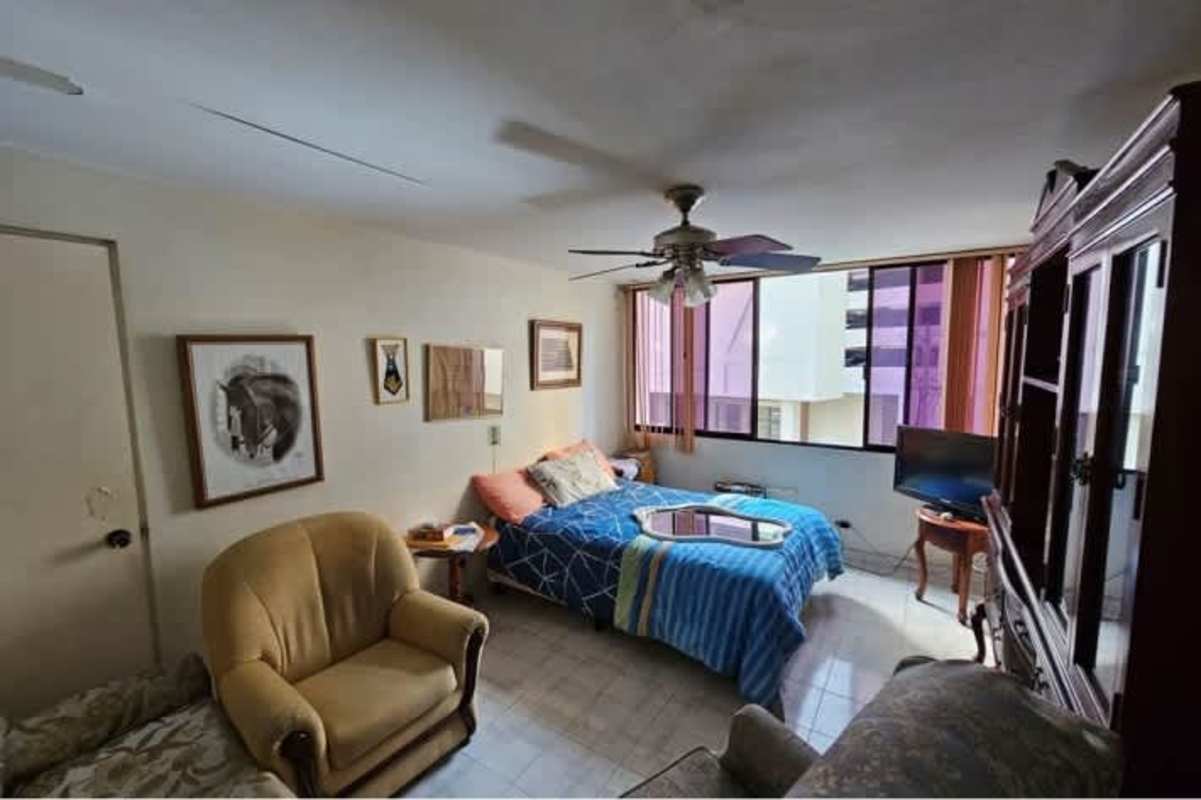 Spacious traditional kitchen with wood cabinets, granite countertops, appliances and window in PH Winston Churchill Punta Paitilla