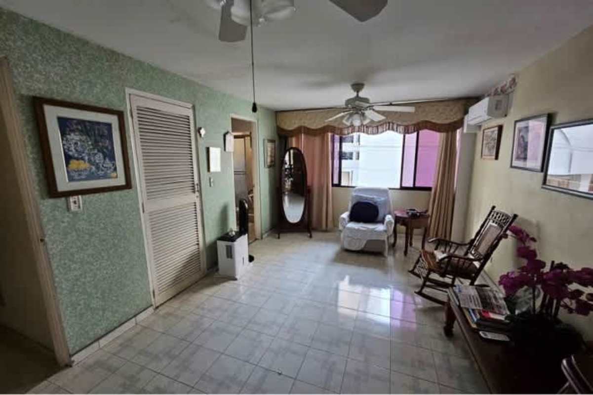 Dining area with panoramic views, traditional décor, glass doors and access to balcony in PH Winston Churchill Punta Paitilla