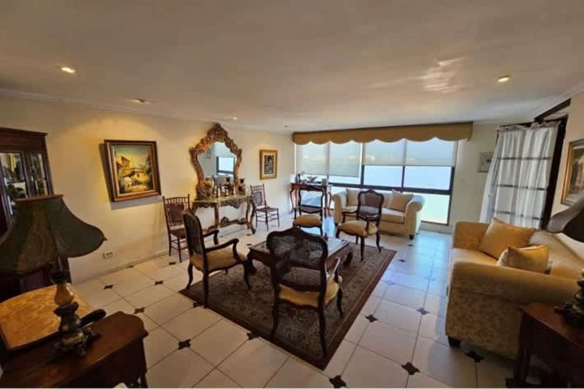 Living room with ocean view and balcony PH Winston Churchill Punta Paitilla Panama