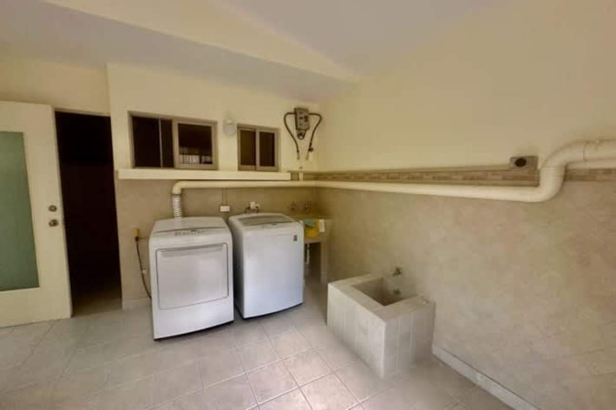 Spacious living area with tile floor, large sliding doors to garden Embassy Gardens Clayton Panama