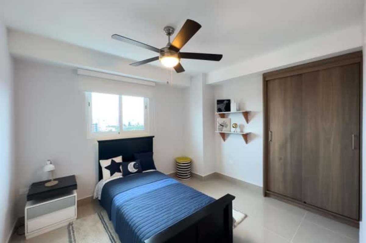 Bright bedroom with built-in wardrobe in Alto Río Rio Abajo Panama