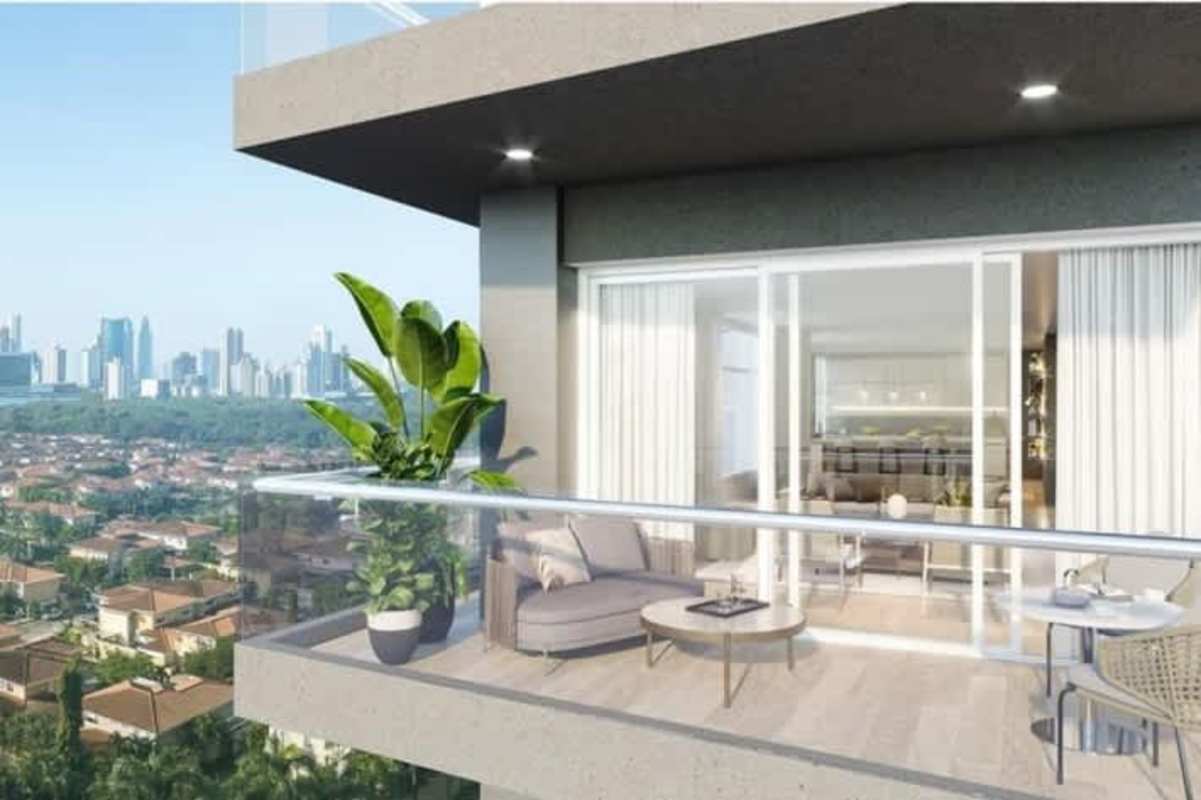 Spacious open living and dining area with floor-to-ceiling windows overlooking golf greens in Santa María Panama