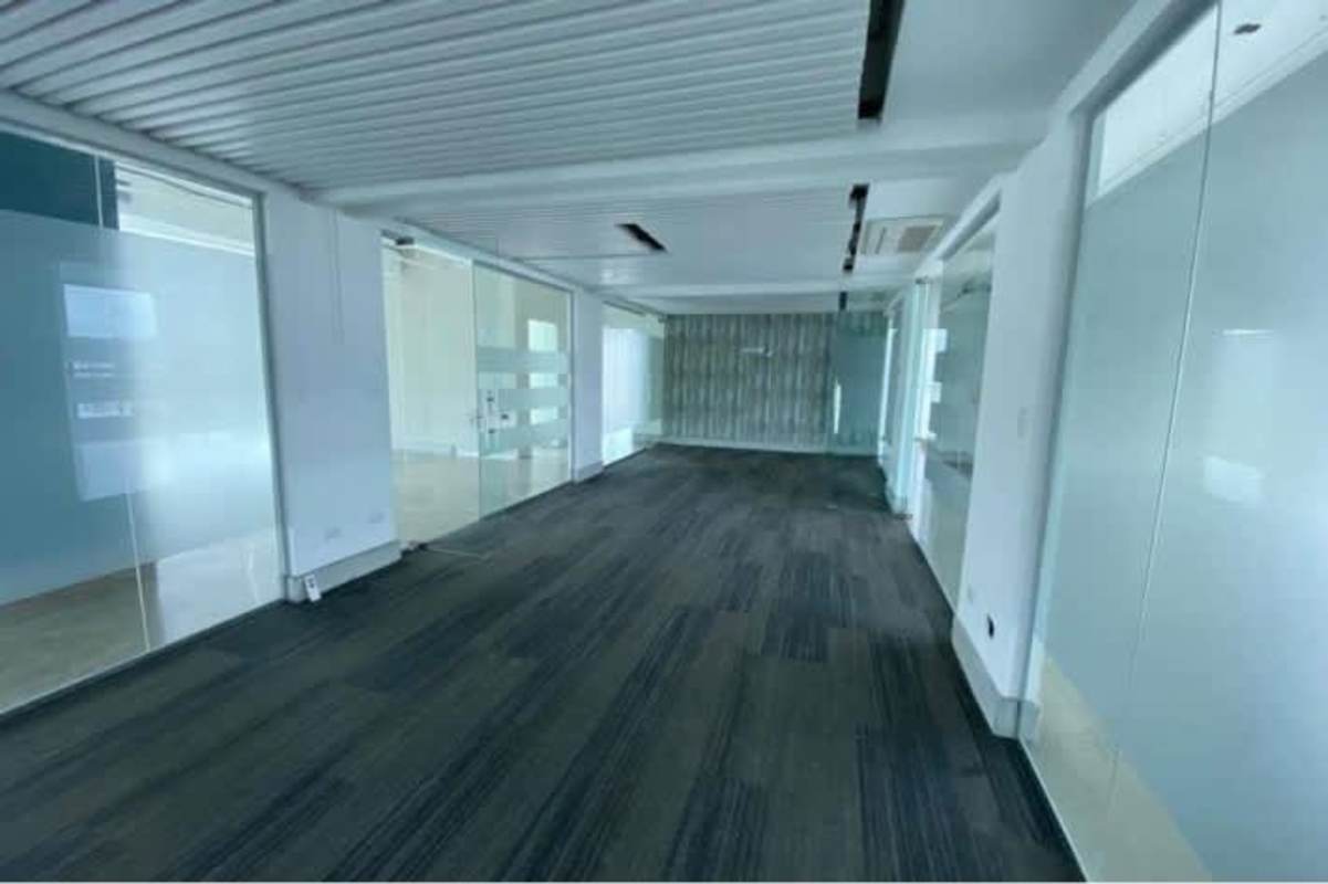 Office room with glass walls and panoramic windows at Hi-Point Tower Panama City