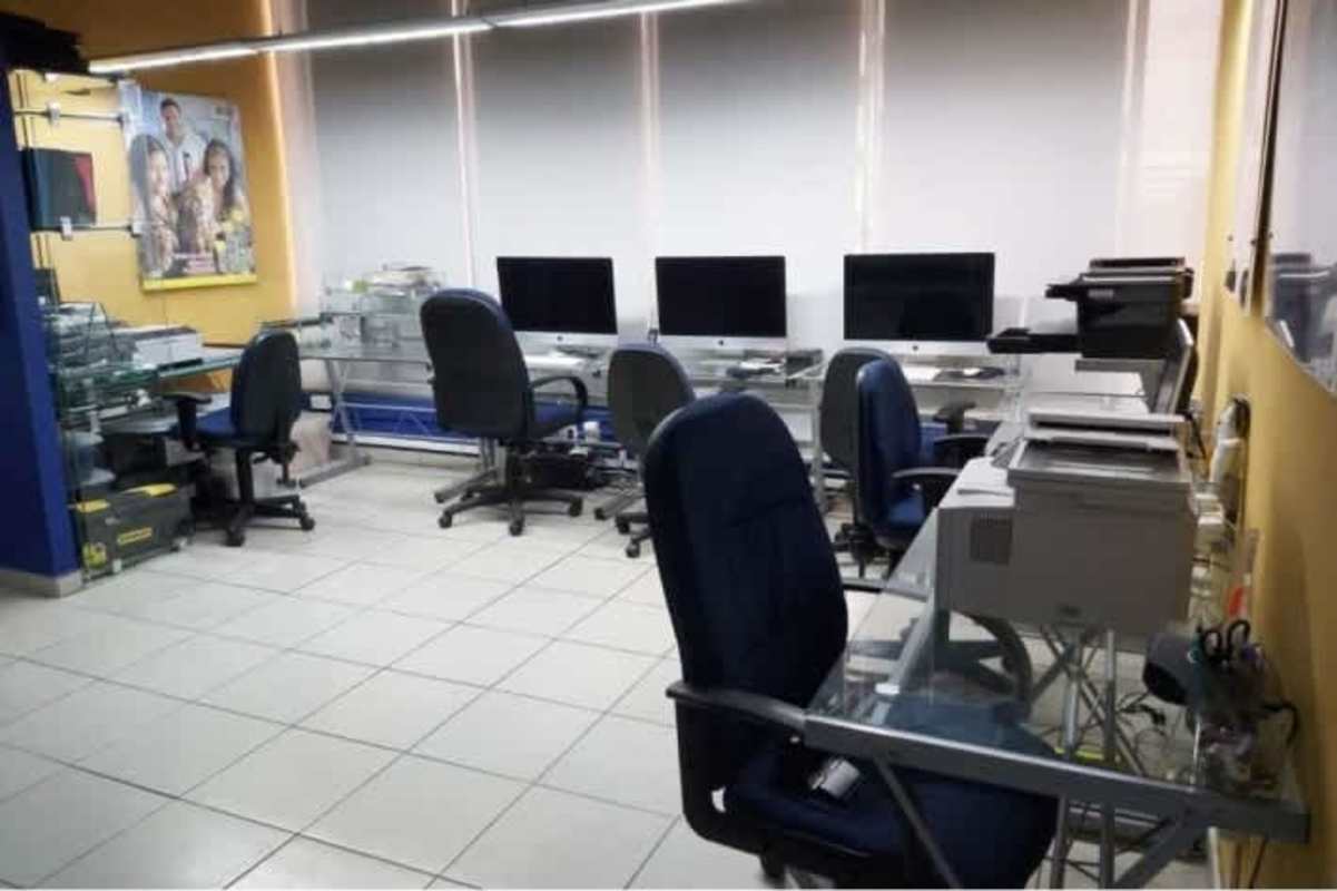 Interior modern office space with multiple desks in Hi-Tech Plaza Obarrio Panama