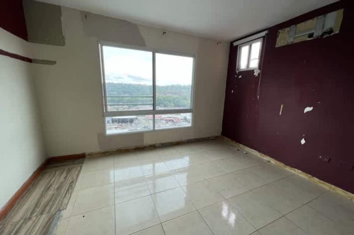 Bright bedroom with panoramic window facing Panama City from PH Royal Hill Betania