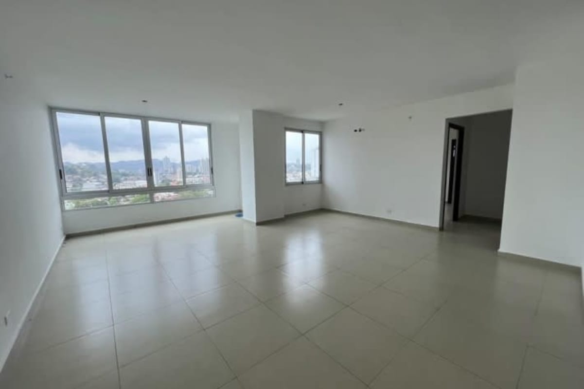Bright spacious living room with tiled floor and large windows with city view at Macedonia Towers Bethania Panama