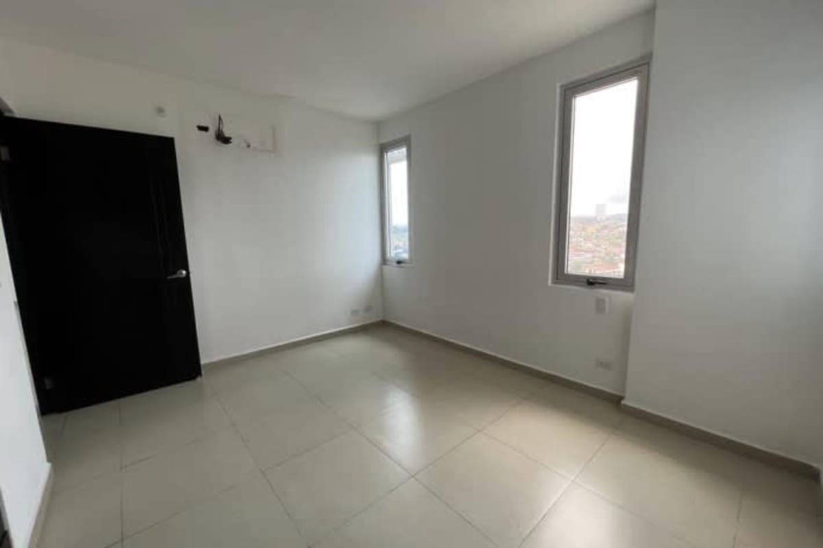 Empty second bedroom with closet and window in Macedonia Towers Bethania Panama