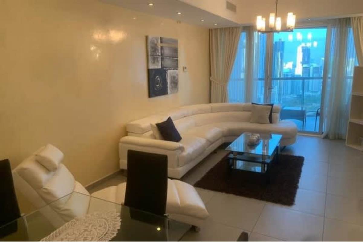 Living room with floor-to-ceiling windows and sea views in PH Yacht Club Tower Avenida Balboa Panama