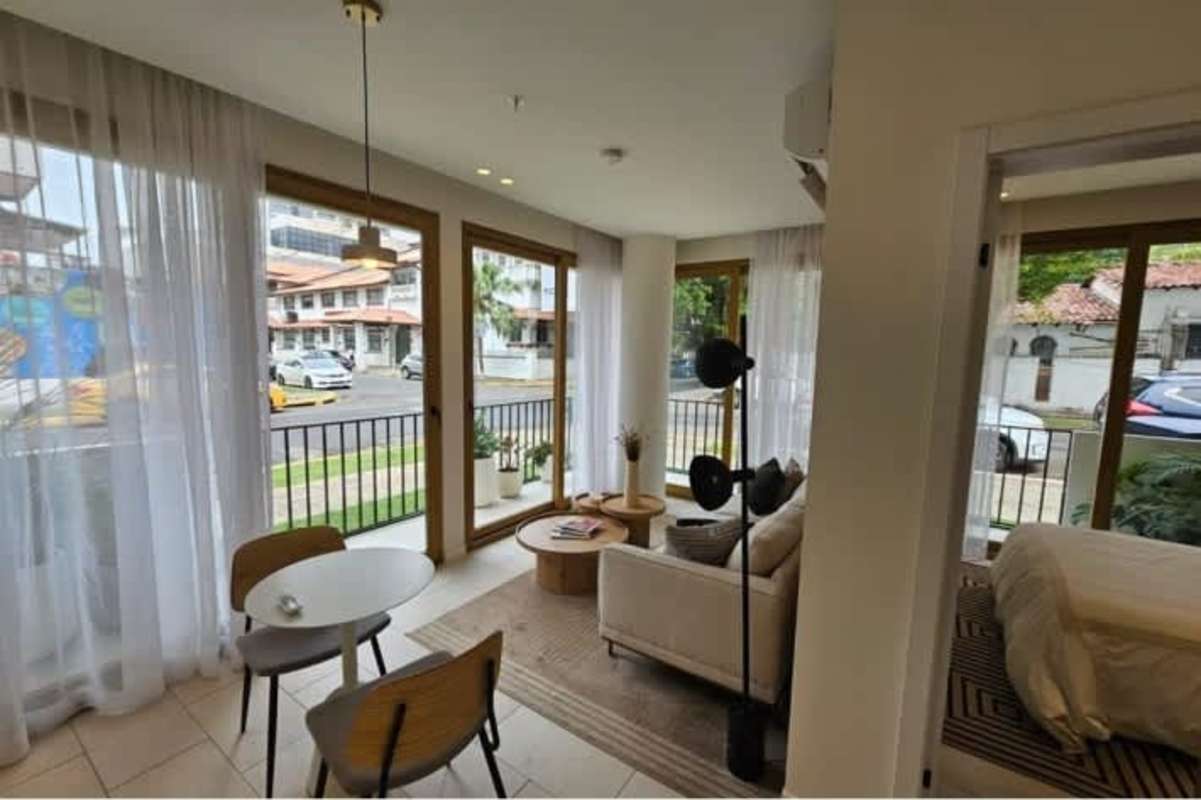 Contemporary bathroom with glass shower and modern fixtures PH Bella Vista 41 Panama