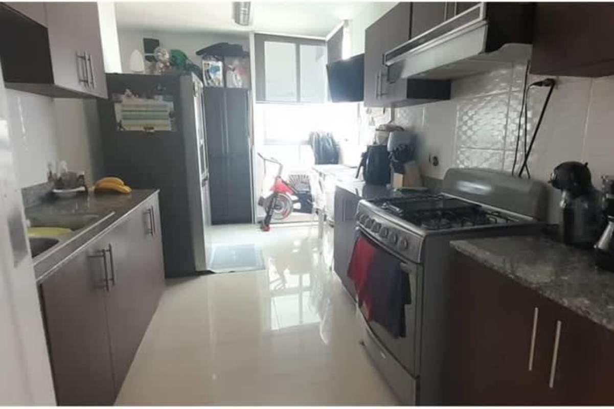 Kids bedroom with house-frame bed, city view window in PH Hill Tower Dos Mares Panama