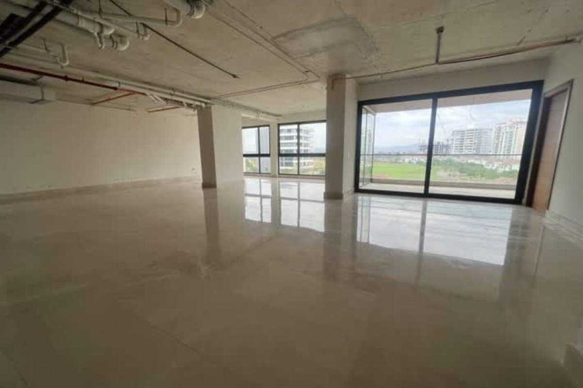 Expansive windows overlooking golf course and city skyline in luxury Panama apartment