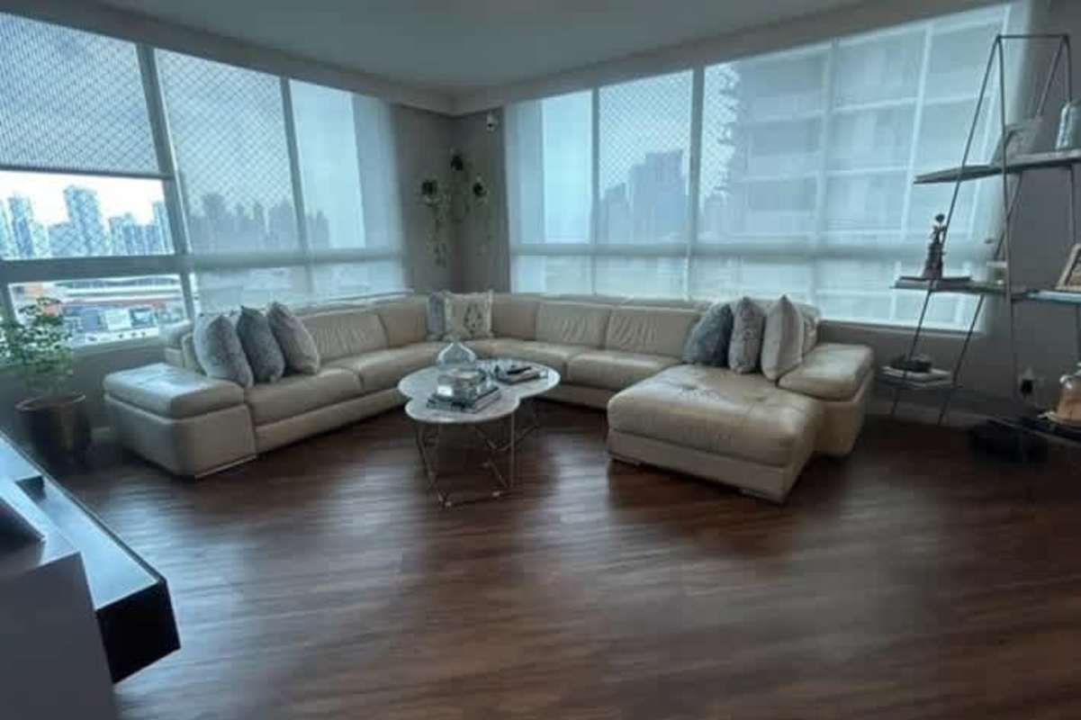 Modern kitchen with granite countertops, stainless appliances, window, PH San Francisco Central Panama