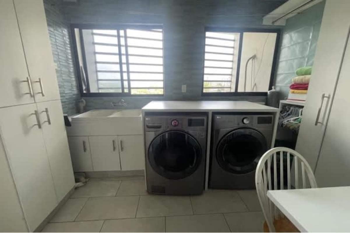 Modern bathroom featuring jacuzzi tub, double vanity, large mirror PH La Cresta Panama City