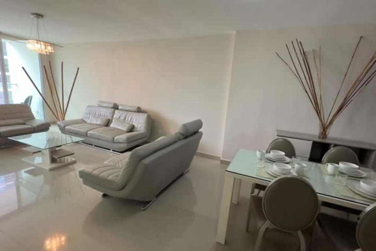 Modern kitchen with granite countertops, stainless steel appliances in PH Belle View Tower Bella Vista Panama