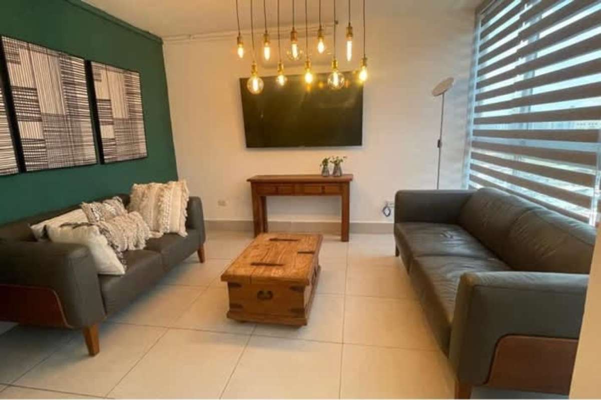 Modern 2BR Apartment with Pool & Gym in PH Obarrio Tower