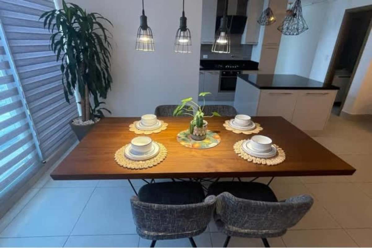 Open concept dining and kitchen with modern finishes in Obarrio Tower rental Panama