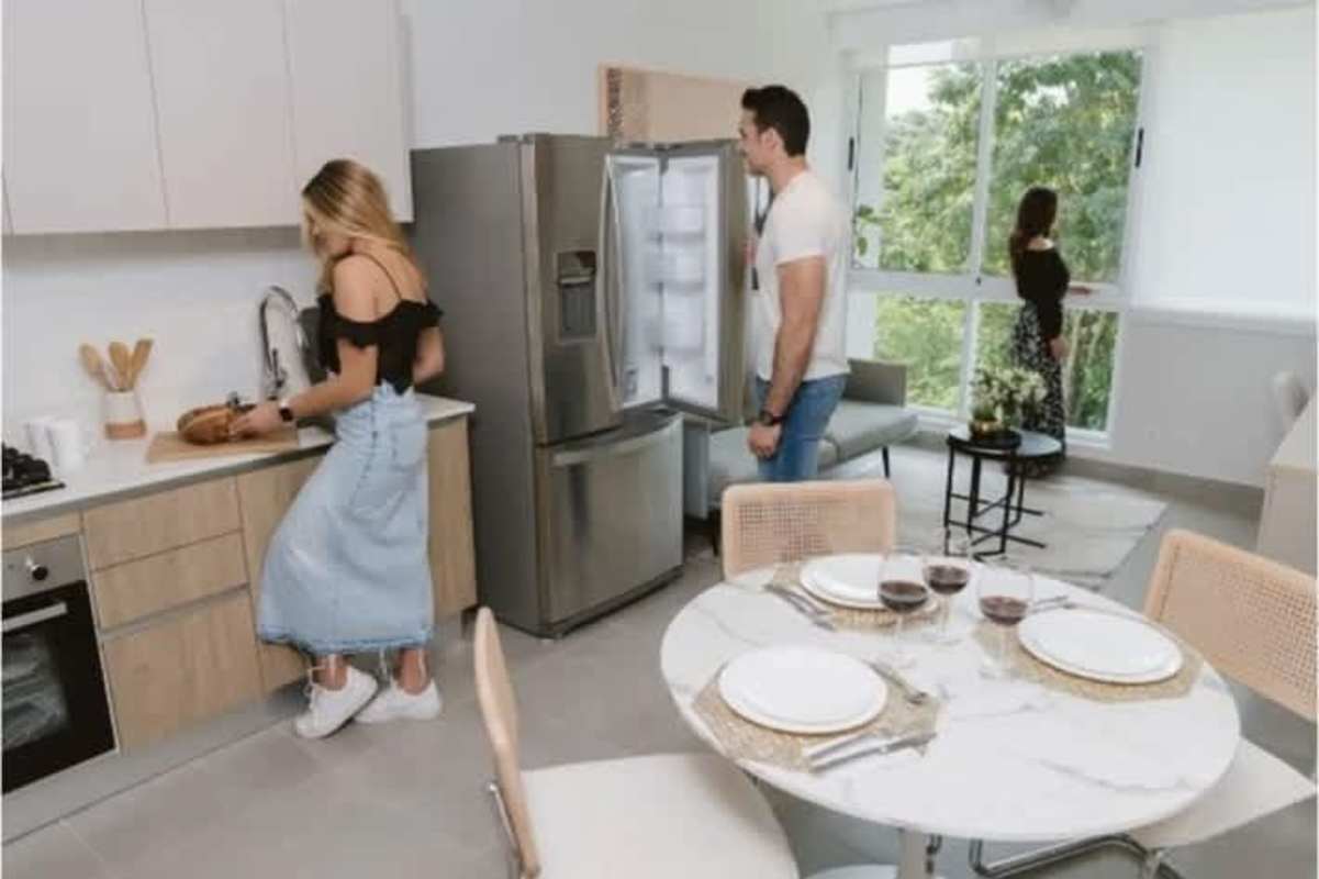 Open concept kitchen and dining area with bright living room in PH Garden Parque Albrook