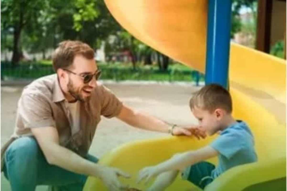 Spacious swimming pool with sun deck and social BBQ area at PH Garden Parque