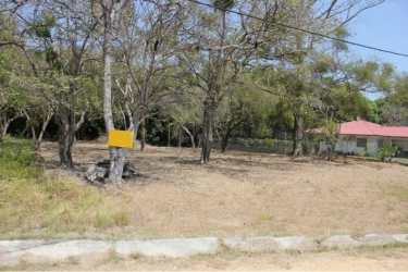 Residential countryside lot with trees adjacent house red roof Coclé Panama