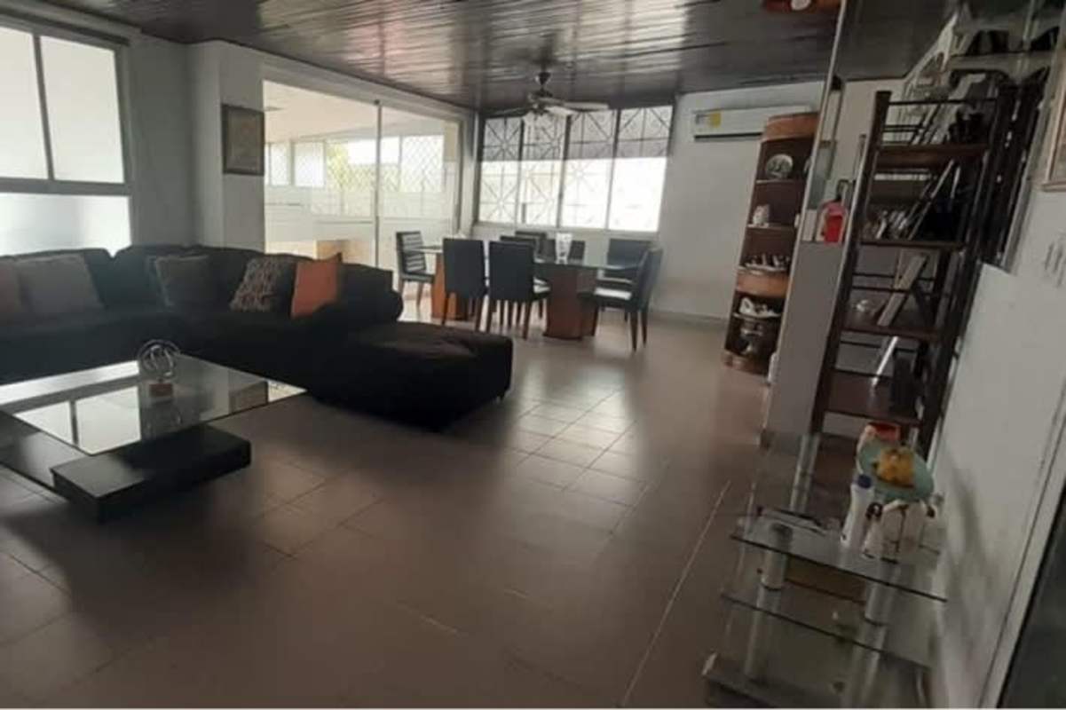 Open-plan living dining with sectional sofa, large windows Los Ángeles Betania house