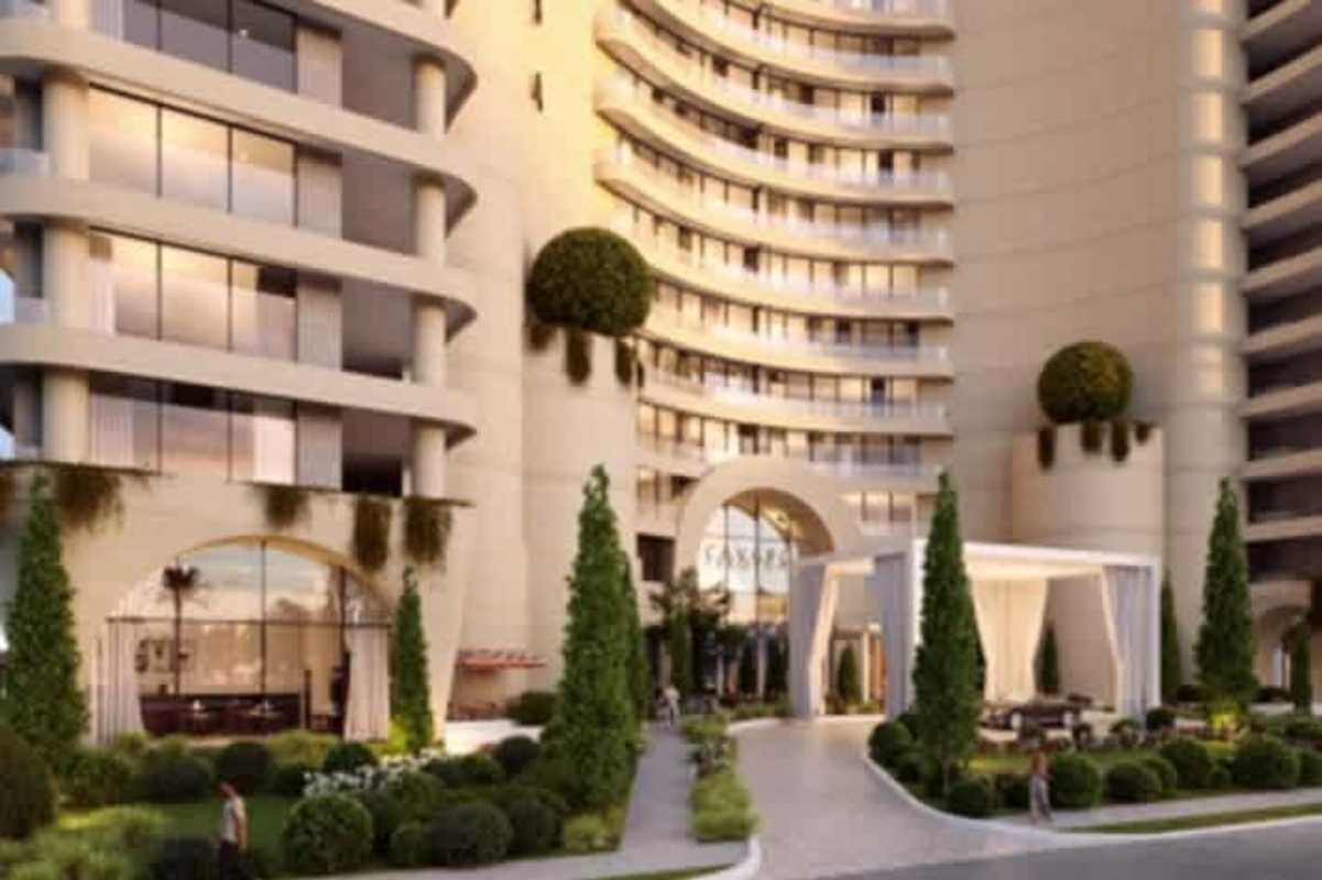 Infinity swimming pool overlooking Panama Canal and ocean in PH Cavarosa Panama City