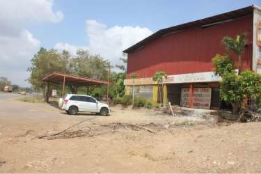 High ceiling industrial warehouse interior with exposed beams and large open floor plan Aguadulce Panama