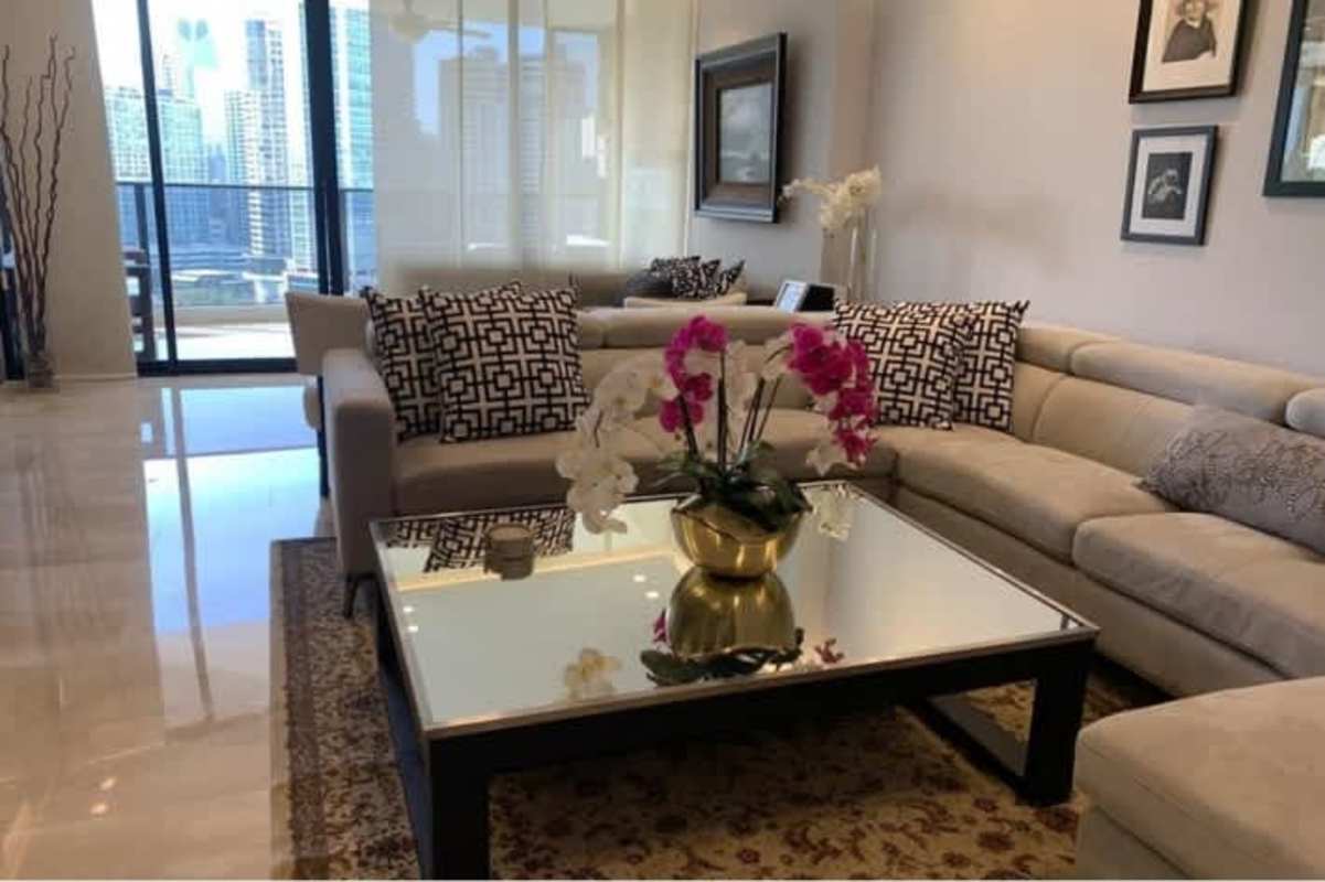 Stylish bedroom with mural and city views in PH Golden Palace Punta Paitilla Panama City