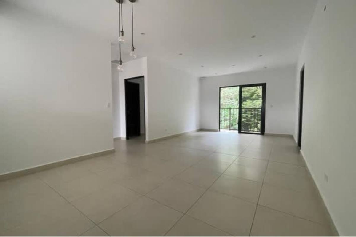 Spacious 2BR Condo in PH Albrook Gardens with Balcony