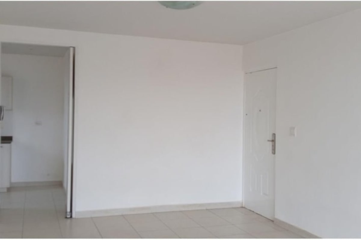 Bright living and dining room with tile floors and balcony in Residencial Versalles Panama