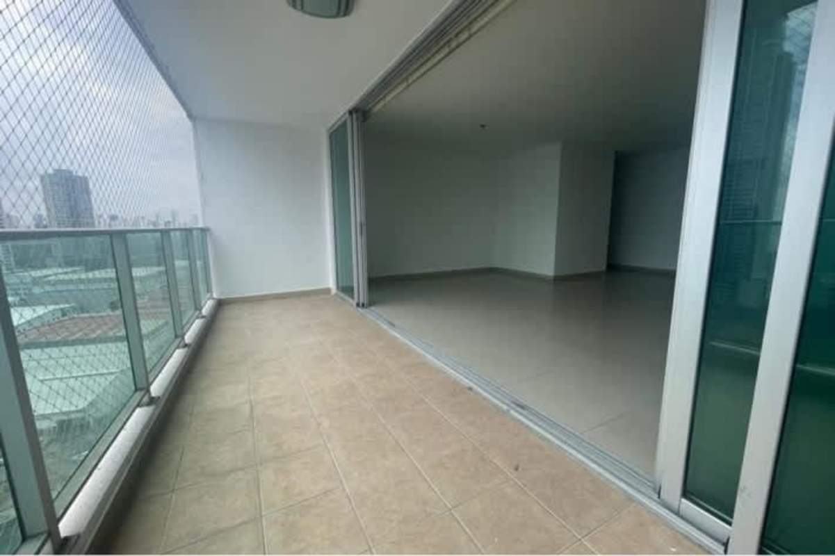 Spacious panoramic balcony overlooking Panama City and Pacific Ocean in Costa del Este