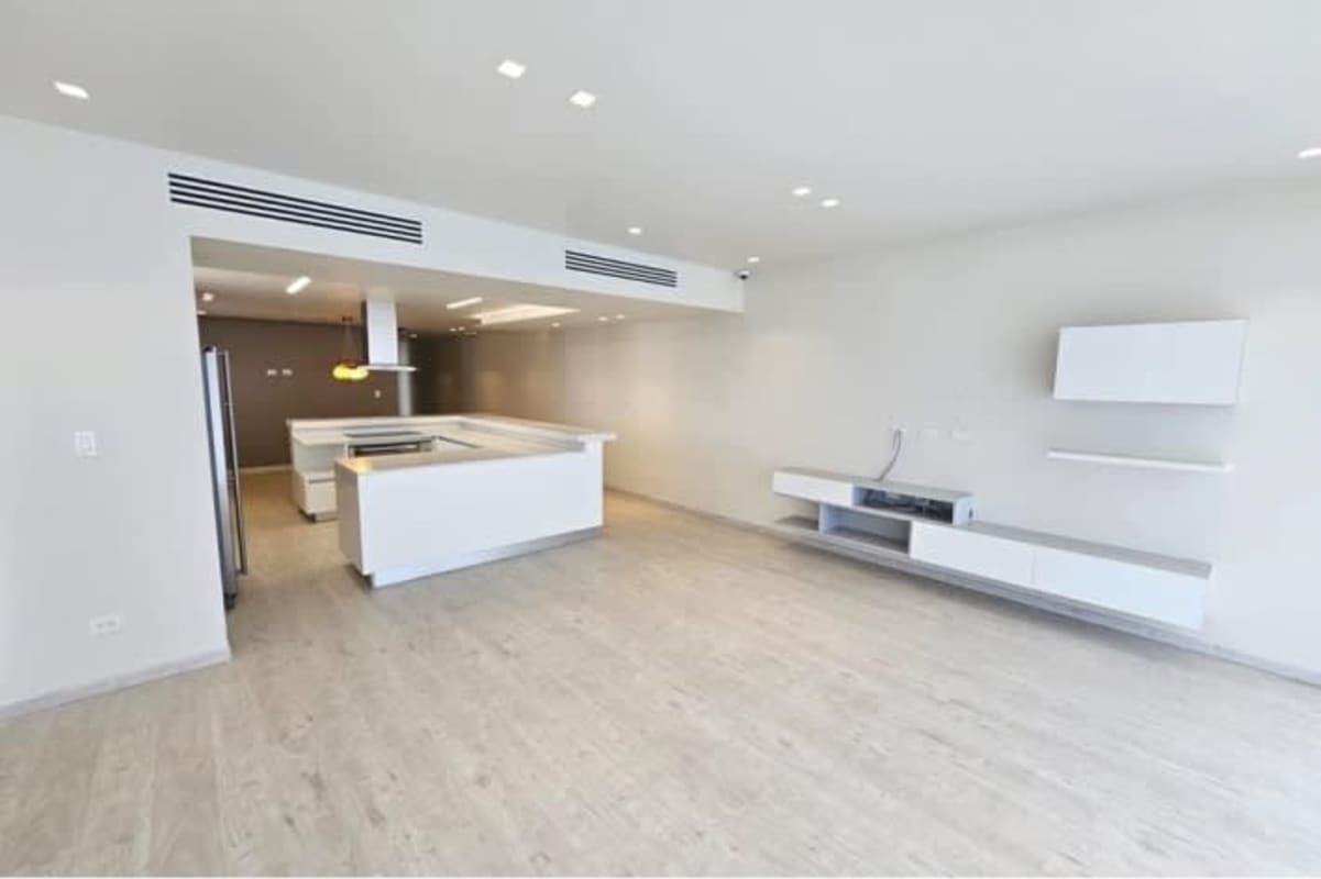 Spacious modern living room with floor-to-ceiling windows and Pacific Ocean views in PH Rivage Tower Panama