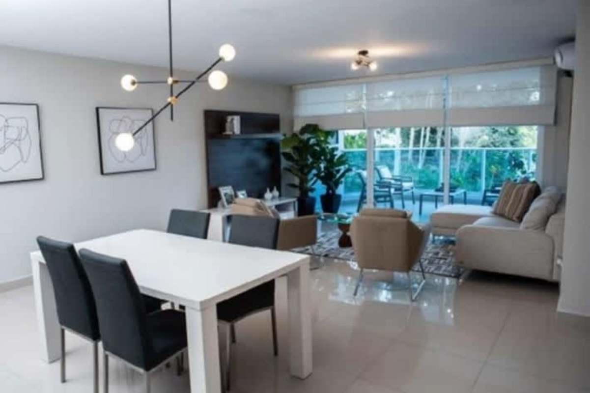 Modern three-bedroom apartment with balcony layout in PH Villa las Fuentes Panama City