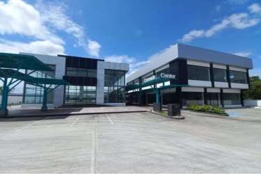 Spacious empty commercial warehouse interior with concrete floor and high ceiling Nueva Gorgona