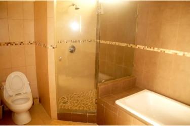 Contemporary bathroom with glass shower modern vanity tile PH Riverside Panama Pacifico