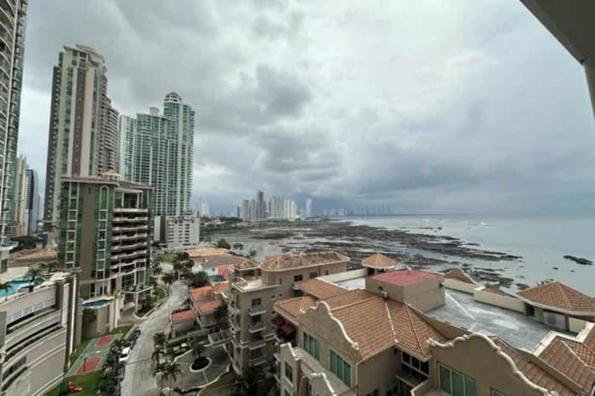 Balcony with panoramic Pacific Ocean and city skyline views in Punta Pacifica Grand Tower Panama