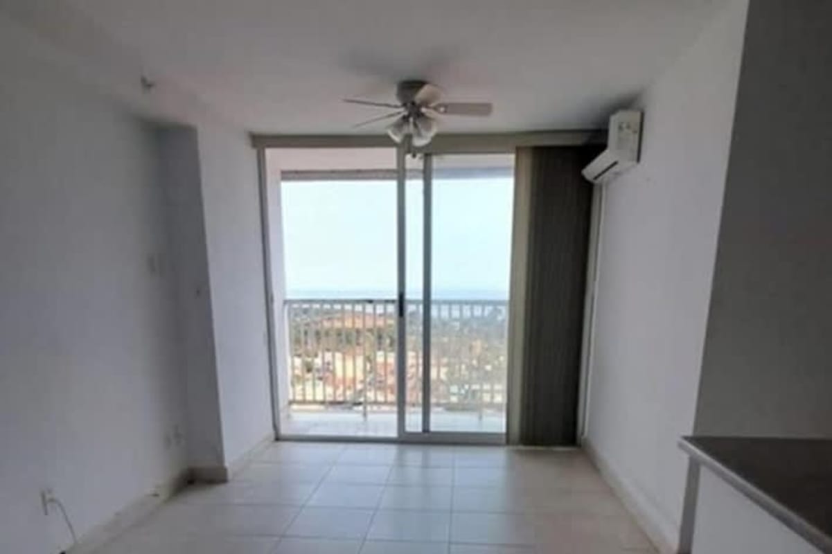 Open kitchen design with tile backsplash, white cabinets in PH Alegría Parque Lefevre Panama