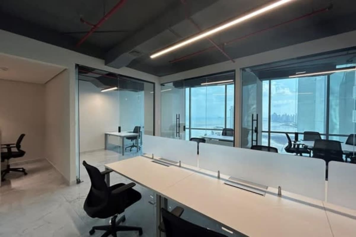 Modern meeting room furnished office PH Financial Park Costa del Este with city views