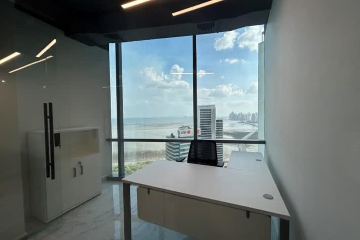 Corner furnished office with ocean view PH Financial Park Costa del Este