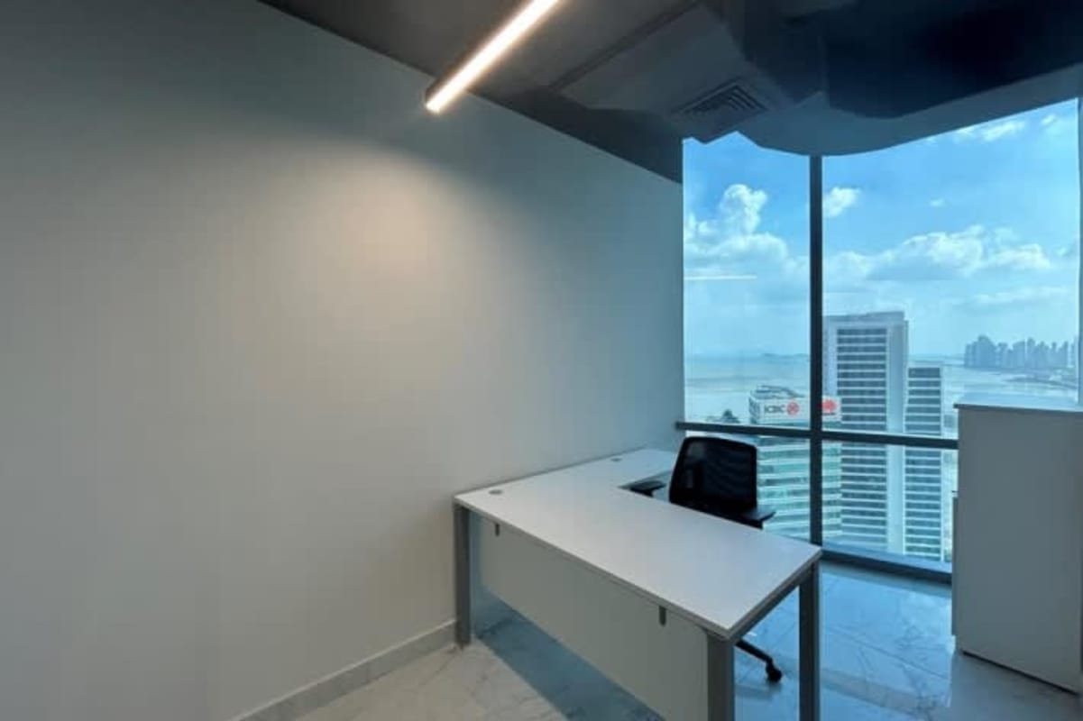Collaborative workspace with panoramic glass PH Financial Park Costa del Este Panama