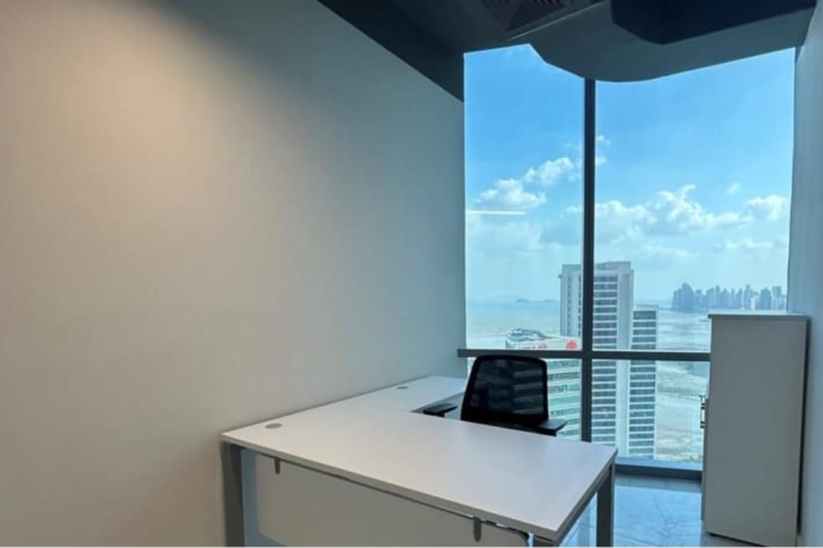 Executive suite office with skyline view PH Financial Park Costa del Este