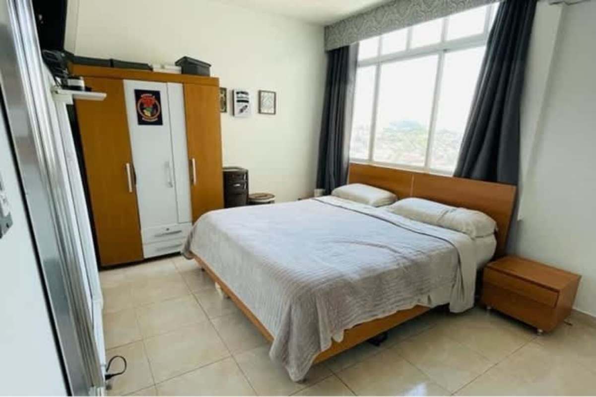 Cozy furnished bedroom with AC, large window and closet in PH Vivendi Panama City