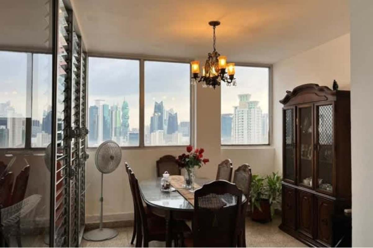 Master bedroom with walk-in closet, split AC, large window at PH Bahia Azul San Francisco Panama